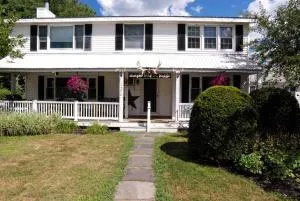 Maple Leaf Lodge - Crown Point