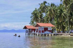 Private Over-Water Cabin on paradise San Blas island