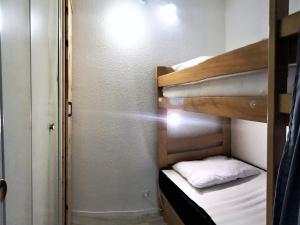 Studio skis aux pieds avec balcon et accès piscine - FR-1-267-235