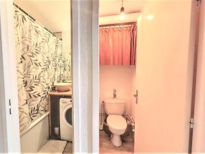 Studio skis aux pieds avec balcon et accès piscine - FR-1-267-235