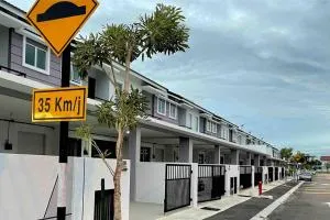 Hanan Homestay Klebang Ipoh with a view of Mount Korbu, for Musl!m only!! - Chemor