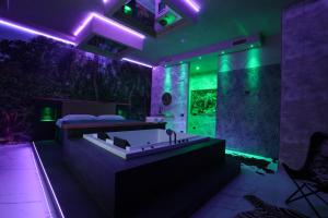 Suite with Hot Tub