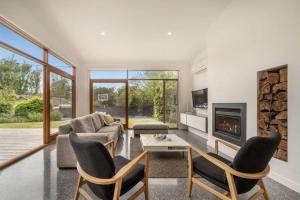 Sorrento Sea Escape - perfect family beach house with linen.