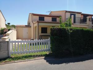 Villas Spacieuse Maison d'angle dans domaine des TAMARIS 5 pieces 6 a 7 couchages WIFI- Acces payant pour piscines-animation - PORTIRAGNES PLAGE LRTAMJ37 : photos des chambres