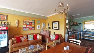 Dolphin Inn Guesthouse