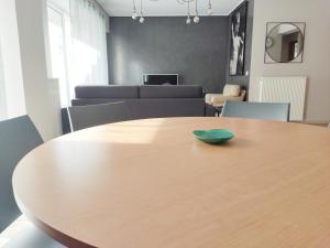 Acropolis Veranda by YHA