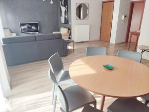 Acropolis Veranda by YHA