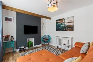 Ocean Cottage - Walk to Beach Countryside Views