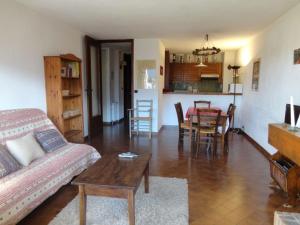 Appartements Appartement Les Carroz d'Araches, 2 pieces, 6 personnes - FR-1-572-166 : photos des chambres