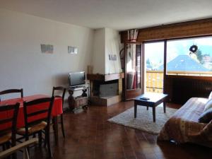 Appartements Appartement Les Carroz d'Araches, 2 pieces, 6 personnes - FR-1-572-166 : photos des chambres