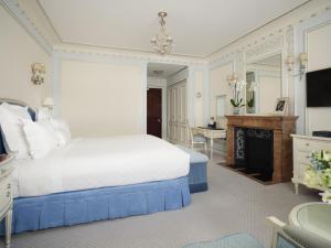 150 Piccadilly, Westminster, London W1J 9BR, England.