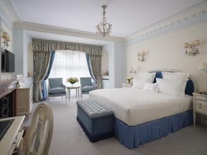 150 Piccadilly, Westminster, London W1J 9BR, England.