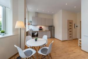 Freedom avenue apartment by Polo Apartments