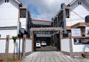 DExclusive Guest House