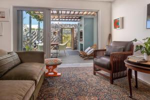 17 Marine Hermanus, Apartment 103 with private Hot Tub