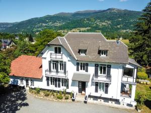 Villas Luxury Pyrenees Villa, Tourmalet, gardens, gym : photos des chambres