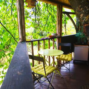 Tentes de luxe CABANE CERISE DANS L'ARBRE Etapeboisee : photos des chambres
