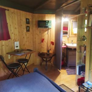 Tentes de luxe CABANE CERISE DANS L'ARBRE Etapeboisee : photos des chambres