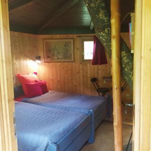 Tentes de luxe CABANE CERISE DANS L'ARBRE Etapeboisee : photos des chambres