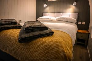 Newmore Highland Pods with Hot Tubs on NC500