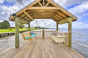 Family Getaway with Pier on Currituck Sound - Moyock