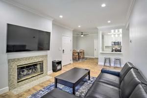 Bright Sunnyvale Condo with Community Pool!