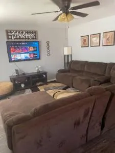 Comfy 3 Bed 2 Bath EZ Access To Santa's Wonderland - Брайан