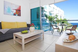 VERONICA - Coralli Beachfront Apartment