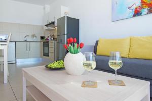 VERONICA - Coralli Beachfront Apartment