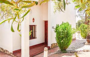 Cozy Home In Estepa With Kitchen