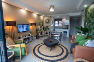 Stay at The Point - Flourishing Fern Fantasy