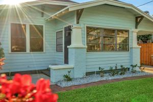 Bayshore Beauty Stylish 3BR SOHO Bungalow near Hyde Park