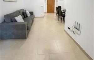 Cozy Apartment In Estepona With Wifi