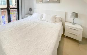 Cozy Apartment In Estepona With Wifi