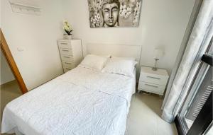 Cozy Apartment In Estepona With Wifi