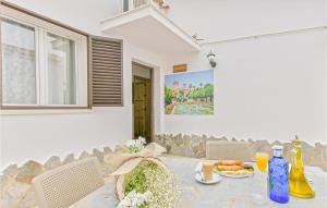 Awesome Home In El Coronil With Wifi