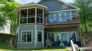 Lakefront Home 4 Bedroom 4 Bath Sleeps 12 - Waupaca
