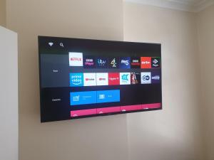 London Luxury 2 Bedroom Apartment 5 min from tube station with free parking