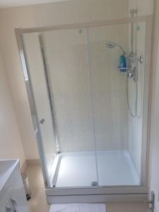 London Luxury 2 Bedroom Apartment 5 min from tube station with free parking