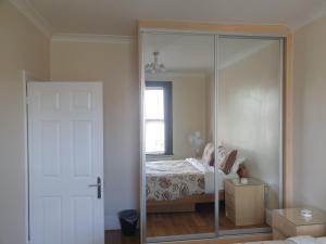 London Luxury 2 Bedroom Apartment 5 min from tube station with free parking