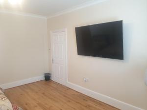 London Luxury 2 Bedroom Apartment 5 min from tube station with free parking