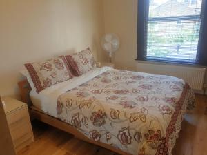London Luxury 2 Bedroom Apartment 5 min from tube station with free parking