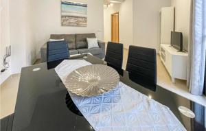 1 Bedroom Cozy Apartment In Estepona