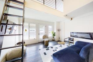 Claimjumper Condominiums 353