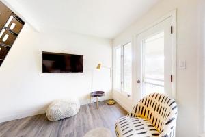 Claimjumper Condominiums 353