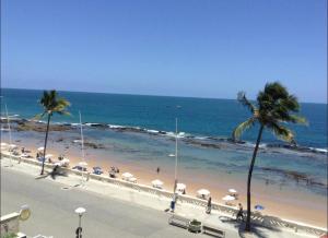 Flat encantador beira mar na Barra . Em frente a praia! No Circuito do Carnaval de Salvador!