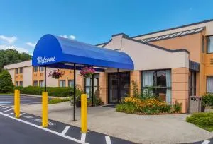 All Seasons Inn & Suites - West Warwick