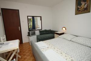 Apartments and rooms with parking space Rovinj - 7170