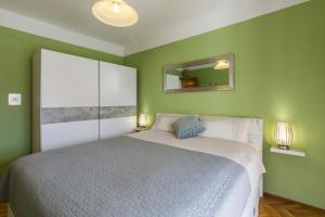 Apartments with parking space Porec - 7033