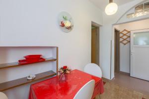 Apartments with parking space Porec - 7033